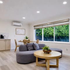 3B2B Modern House w/ Backyard