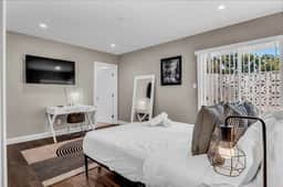 Bright & Cozy 4BR Anaheim Escape - Image 2
