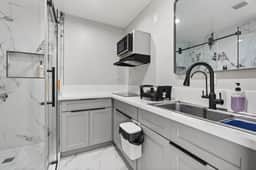 Cute little studio, great stop for road trip - Image 3