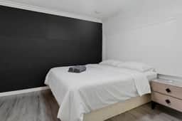 Modern 1B1B Private Entrance Gibson - Image 3