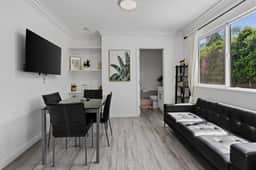 Modern 1B1B Private Entrance Gibson - Image 2