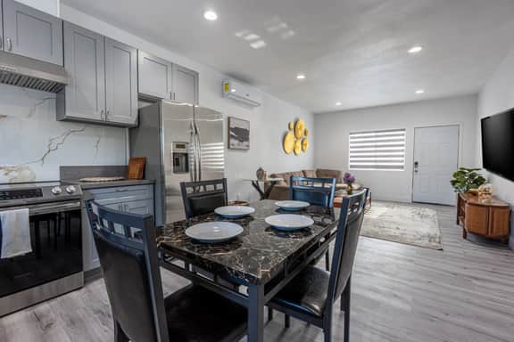 Anaheim 2BR Guesthouse - Image 2