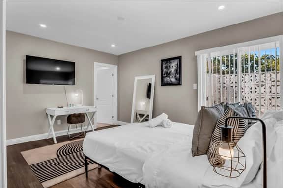 Bright & Cozy 4BR Anaheim Escape - Image 2