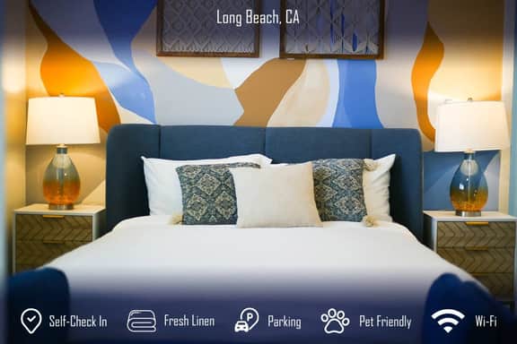 Chic Townhome Private Pool Sleeps 8+ - Image 3