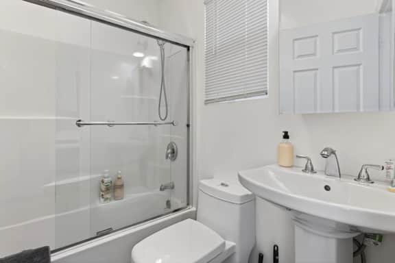 Cute Gated Studio Unit B - Image 5