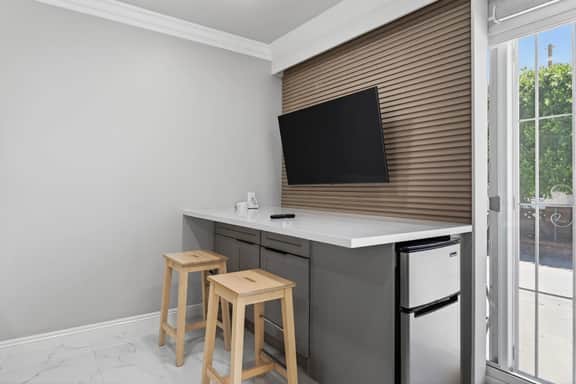 Cute little studio, great stop for road trip - Image 4