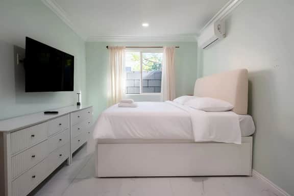 New LA Getaway Pad - Image 2