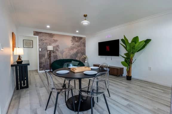 Spacious 3BR Townhome for Groups & Getaways - Image 2