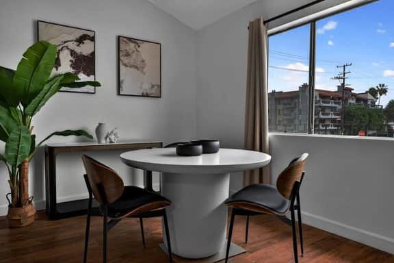 Strandhuis - LB Loft 1 mile from Beach - Image 2