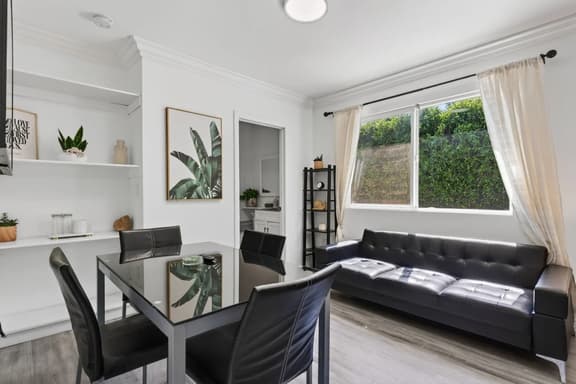 Modern 1B1B Private Entrance Gibson - Image 1