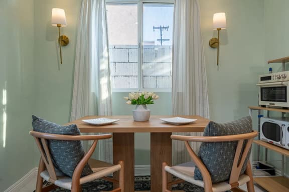 New LA Getaway Pad - Image 1