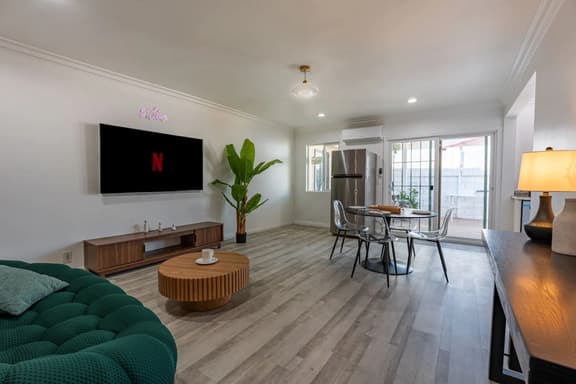 Spacious 3BR Townhome for Groups & Getaways - Image 1