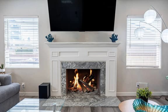 Stylish Dwelling Near LA & OC - TWO Br Carson LB - Image 1